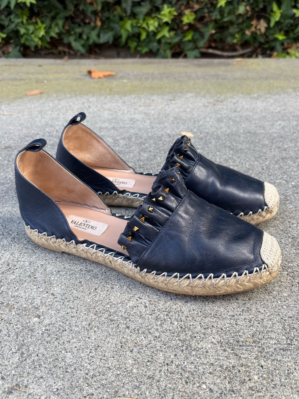 Valentino Rockstud ruffle trim navy blue leather ankle strap espadrille flats 37